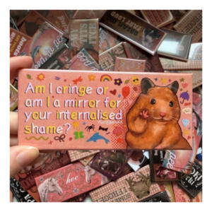 Przypinka 54×120 mm Am I cringe or…?