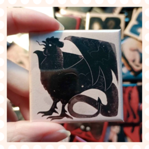 Przypinka 50x50mm Bazyliszek