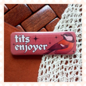 Przypinka 25×70 mm Tits enjoyer
