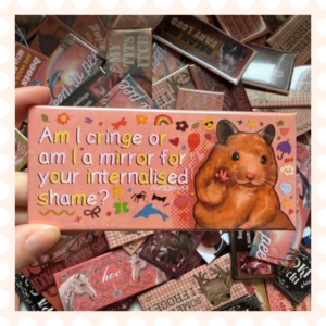 Przypinka 54×120 mm Am I cringe or…?