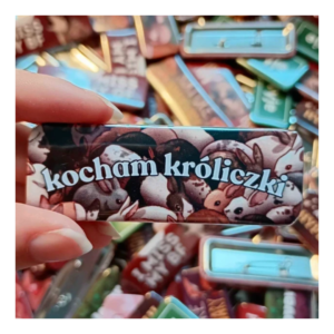 Przypinka 25×70 mm Kocham króliczki