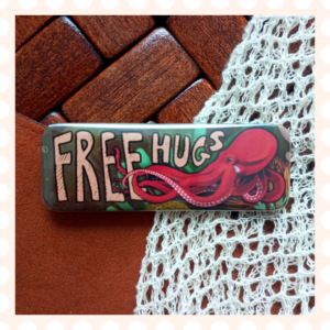 Przypinka 25×70 mm Free hugs