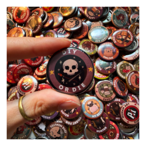 Przypinka 32 mm DIY or Die